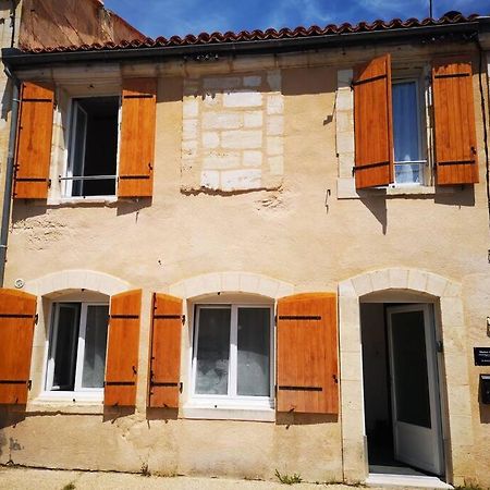 Maison De Ville Pres Du Port Bourg-sur-Gironde Exterior photo